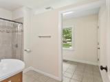 2010-S-Race-St-Urbana-IL-61801-large-019-003-Bathroom-1500x1000-72dpi
