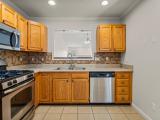 708B-Phlox-Dr-Savoy-IL-61874-large-012-007-Kitchen-1500x1000-72dpi
